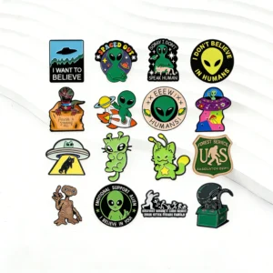 Broches et badges émaillés OVNI Alien « Je veux croire »